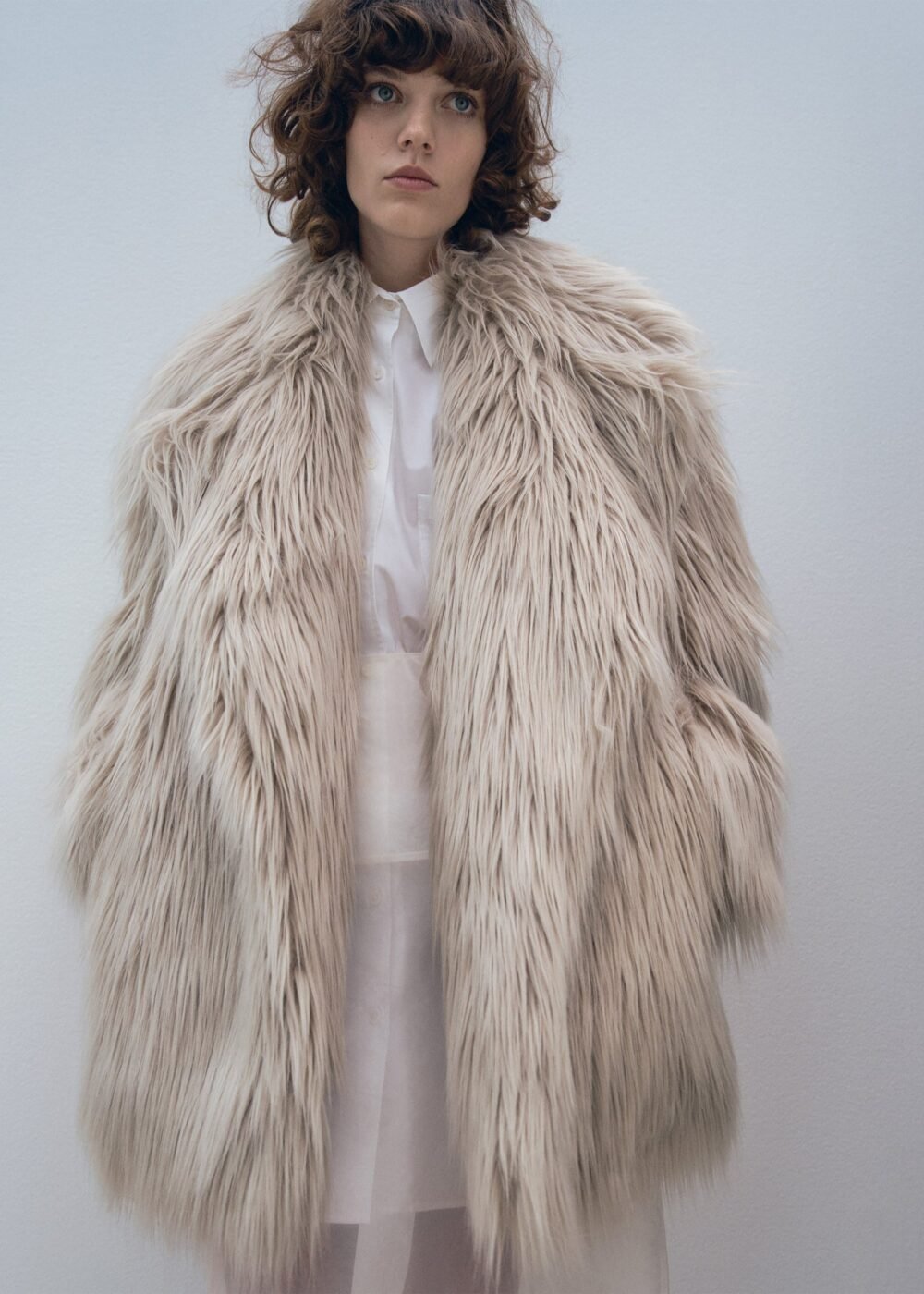 Short Faux Fur Coat - Grey - Image 3